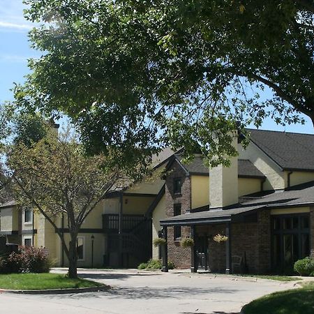 Sterling Hotel And Suites Clive Esterno foto