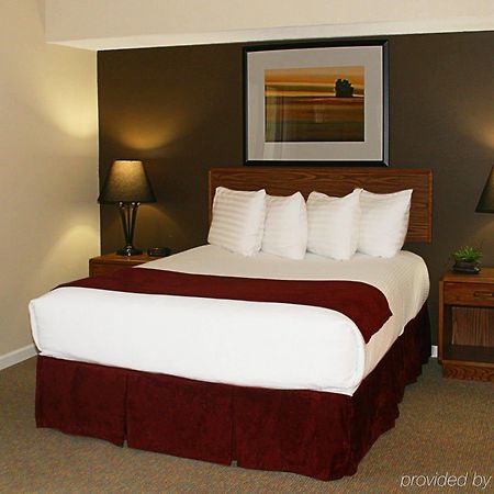 Sterling Hotel And Suites Clive Esterno foto