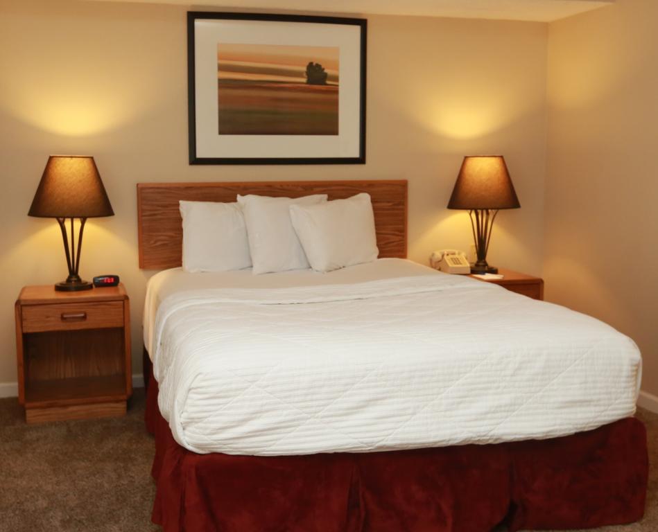 Sterling Hotel And Suites Clive Esterno foto