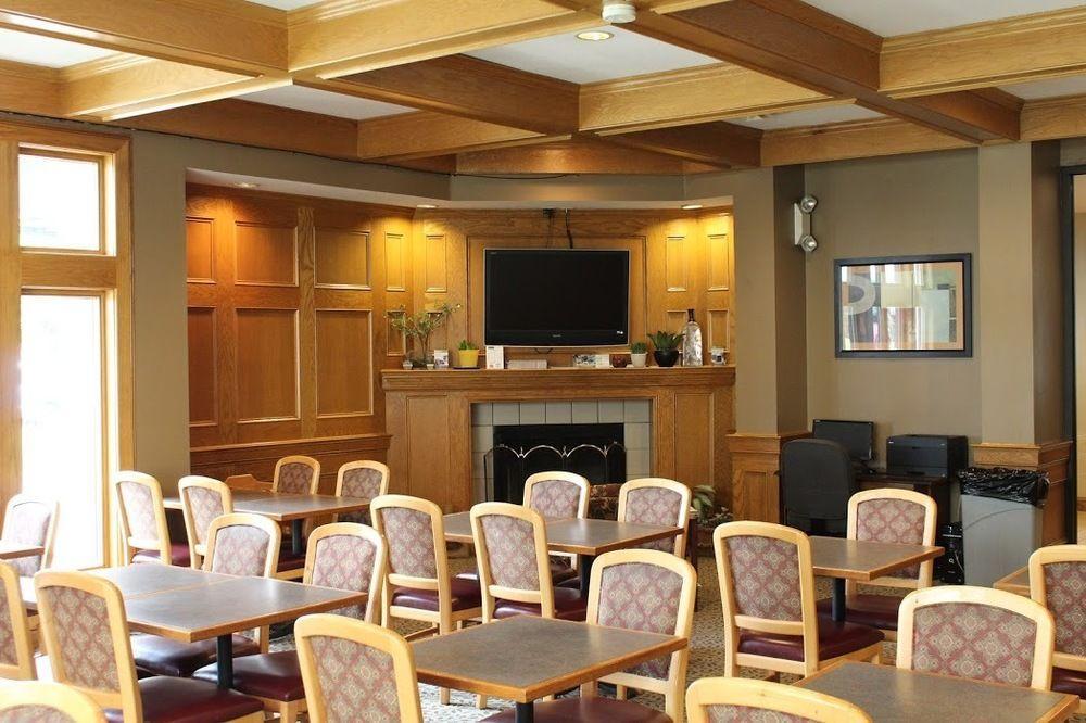 Sterling Hotel And Suites Clive Esterno foto