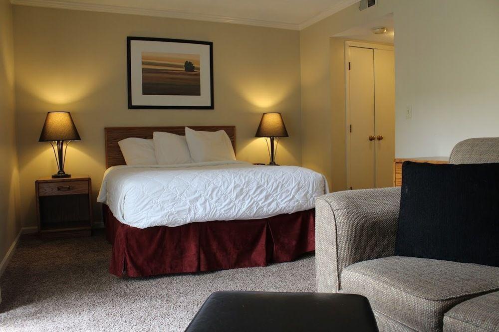 Sterling Hotel And Suites Clive Esterno foto