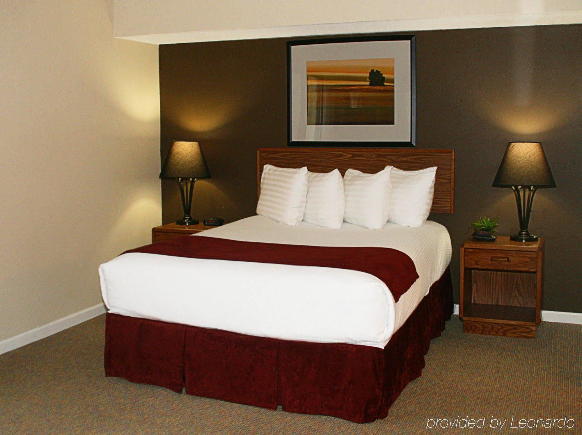 Sterling Hotel And Suites Clive Esterno foto