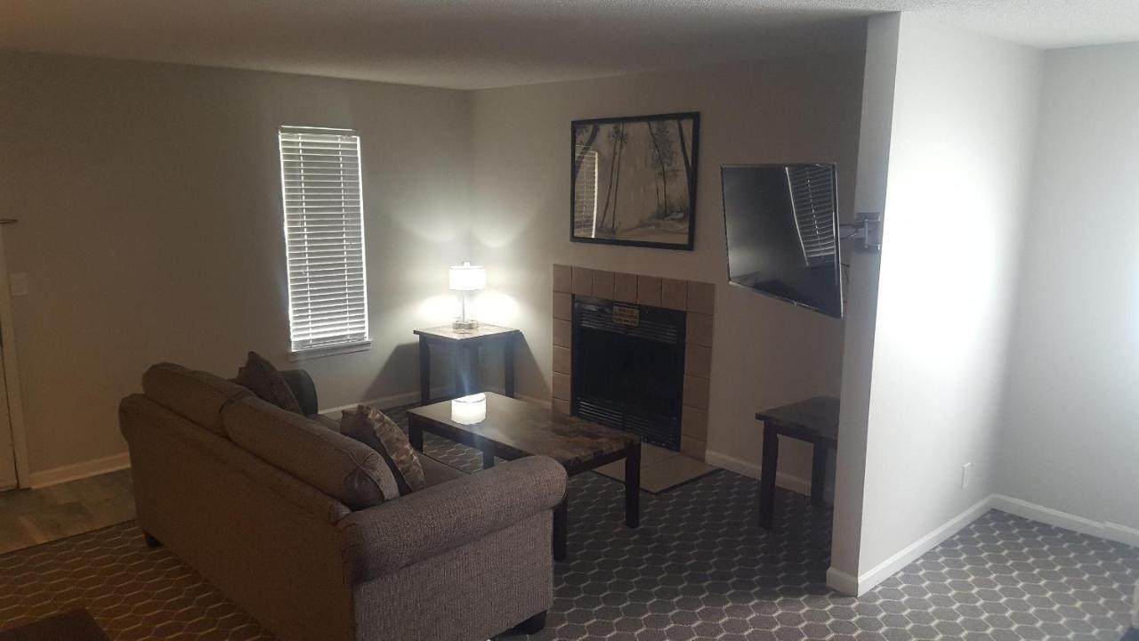 Sterling Hotel And Suites Clive Esterno foto